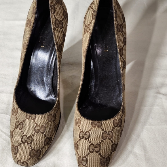Authentic Gucci pumps size 6 - Picture 8 of 10